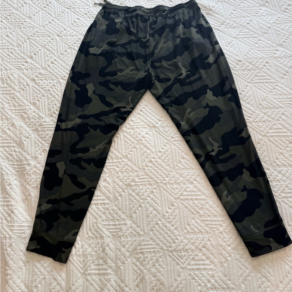 Old Navy Active Women’s Camo Jogger Pants - Olive Green - Picture 4 of 5